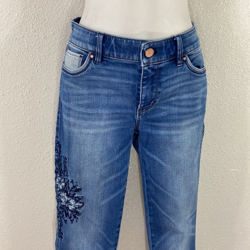 White House Black Market Floral-Embroidered Skinny Crop Jeans 2 - Picture 4 of 12